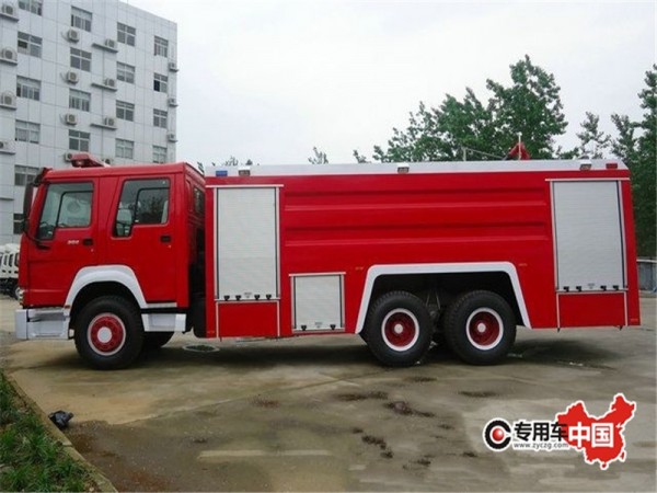 重汽豪沃15吨泡沫消防车