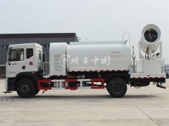 国六东风D9抑尘车配30到60米的雾炮的喷雾降尘、净化空气的能手