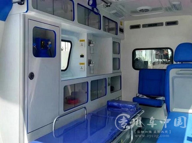 福特V348紧急救护车图片