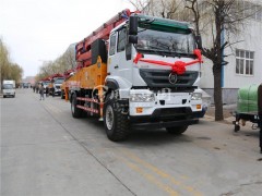 2台重汽斯太尔35米混凝土泵车提车成功 混凝土泵车已经投入使用