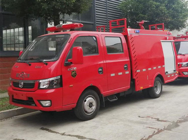 国六东风途逸双排水罐消防车