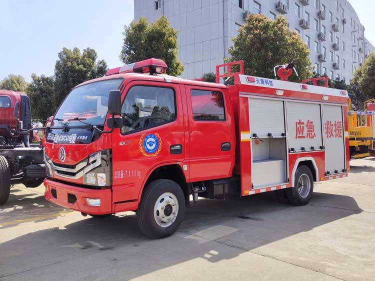 国六东风多利卡D6 2.5方水罐消防车
