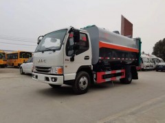 8月再接再厉，成功与客户签订一台江淮H3侧装压缩垃圾车