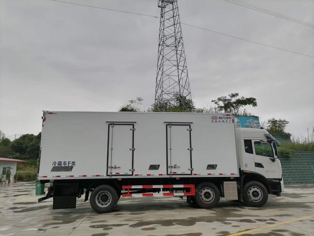 江淮小三轴9.6米大型冷藏车