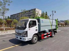 张总订购的小型环卫垃圾车发往福建南平指定地点
