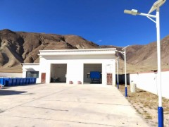 新疆两台地埋垃圾站送到客户指定地点动态