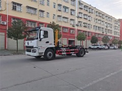 河南南阳张总分期购买的陕汽12方钩臂式垃圾车今日发车