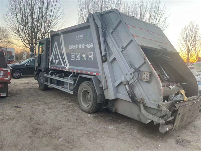二手12方压缩垃圾车车型实拍图片3