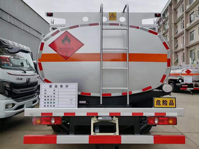 国六东风华神T3 9吨油罐车