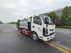 重庆万州区国六飞碟奥驰5.5方压缩垃圾车订购成功