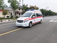 广东广州国六奔驰威霆负压救护车发车一台
