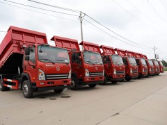 陕西汉中8台国六大运垃圾自卸车整齐发车