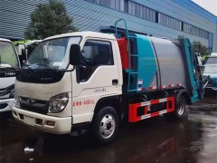 黑龙江鸡西市黄总订购一台福田蓝牌压缩式垃圾车今日在鸡东县交车
