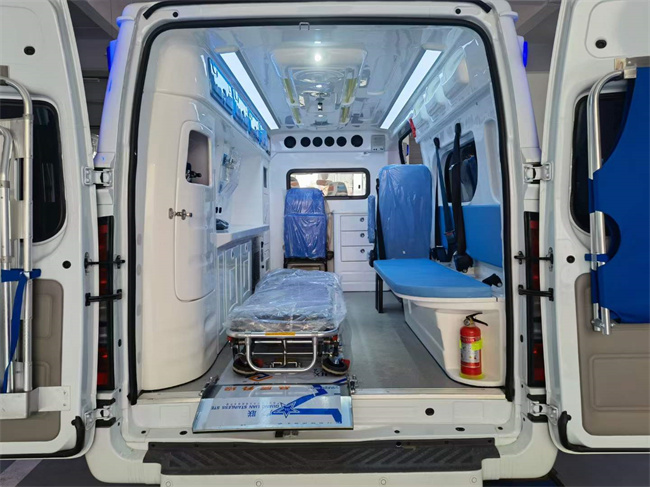福特新全顺负压救护车V362型医疗舱