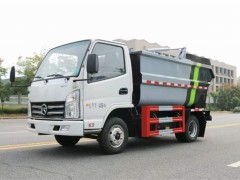 安徽阜阳周总上周在我厂订购一台福田高位自装卸环卫垃圾车完工