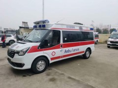 新疆福特新世代长轴负压救护车整理完毕，马上发车