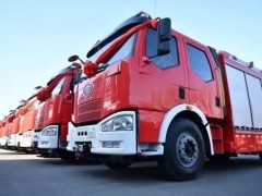 2台解放泡沫消防车发往新疆乌鲁木齐市