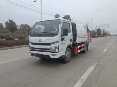 黑龙江哈尔滨环卫局采购一批小型环卫垃圾车出厂
