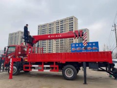 广东清远苏总喜提王牌8吨程力随车吊一台，货箱6.1米长