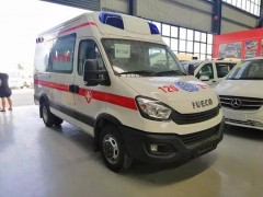 3.0T发动机120依维柯救护车准备发车 物流车队送车到广西桂林