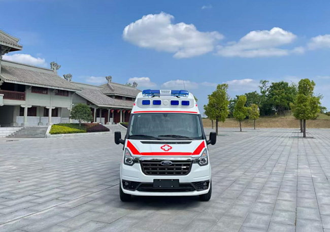 江铃福特V348新世代120救护车前部图片