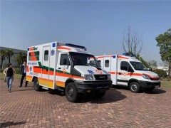 西藏那曲急救中心订购的2台抢救监护型依维柯救护车发车，选用方舱结构