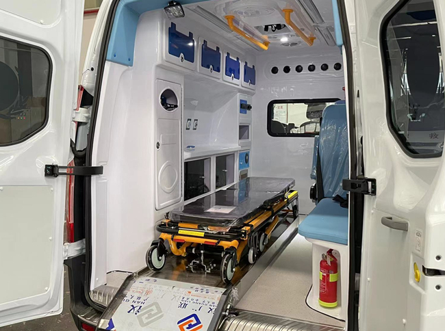 福特V362汽油医院救护车内饰图片