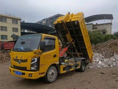 桂林张总购买一台蓝牌自卸式垃圾车成功上户，开始使用