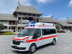 航空版内饰的福特v348医院救护车已经到达云南，准备交车