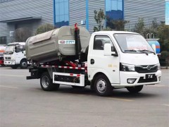 新能源纯电动3方勾臂垃圾车在厂区检车，准备发往北京