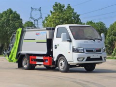 包上蓝牌的压缩式垃圾车今日在四川内江上户完成！