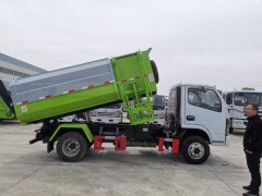 海南李总全款10.2万在程力垃圾车厂提一台5方挂桶垃圾车