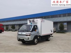 山东青岛重汽豪沃小型冷藏车发车，3.8米长箱体12方容积