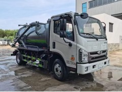 福田H2小型吸污车检验完成，送往广州花都区交车，全柴发动机