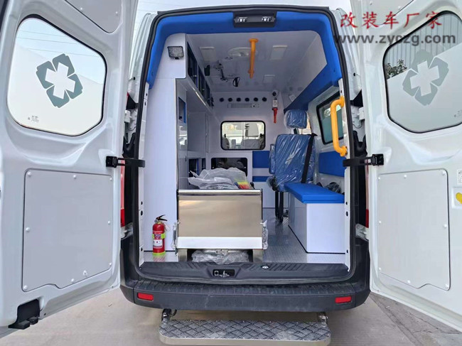 福 特V362汽油自动挡监护型救护车