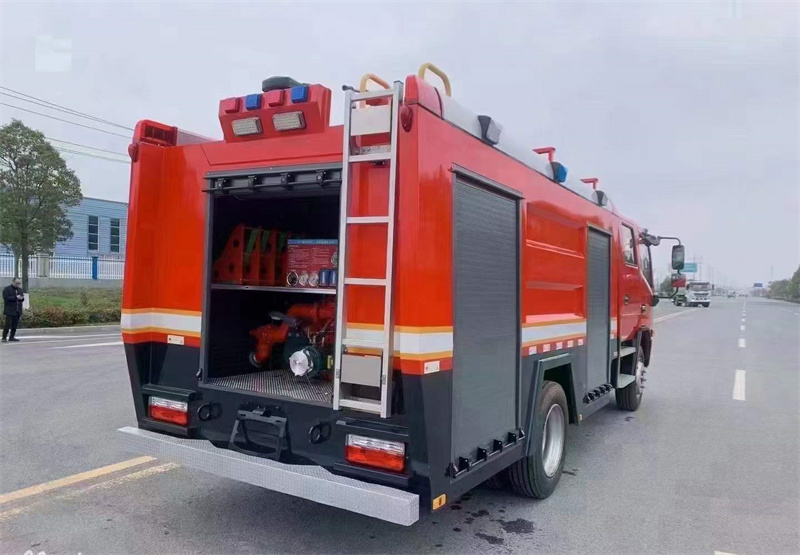 D7东风多利卡4.5吨泡沫消防车