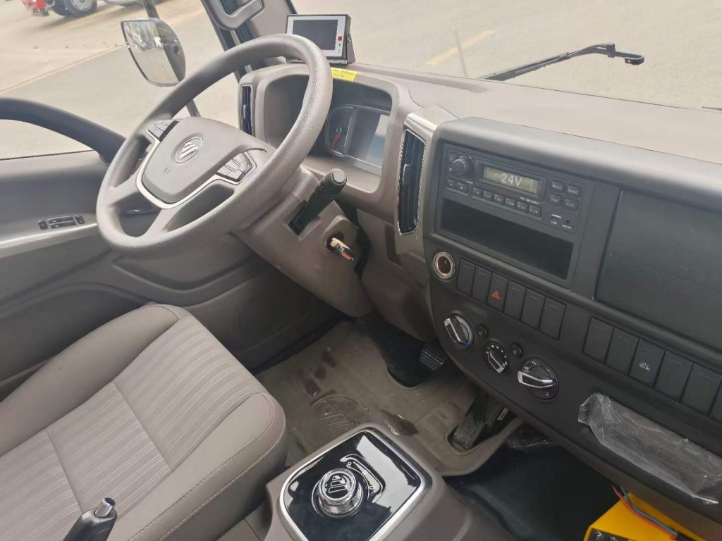 4.2米福田奥铃自动挡冷藏车