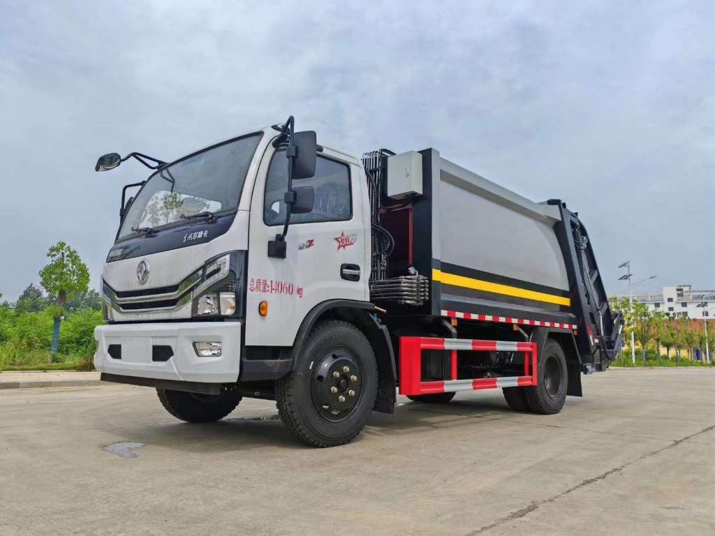 东风多利卡10方压缩式垃圾车