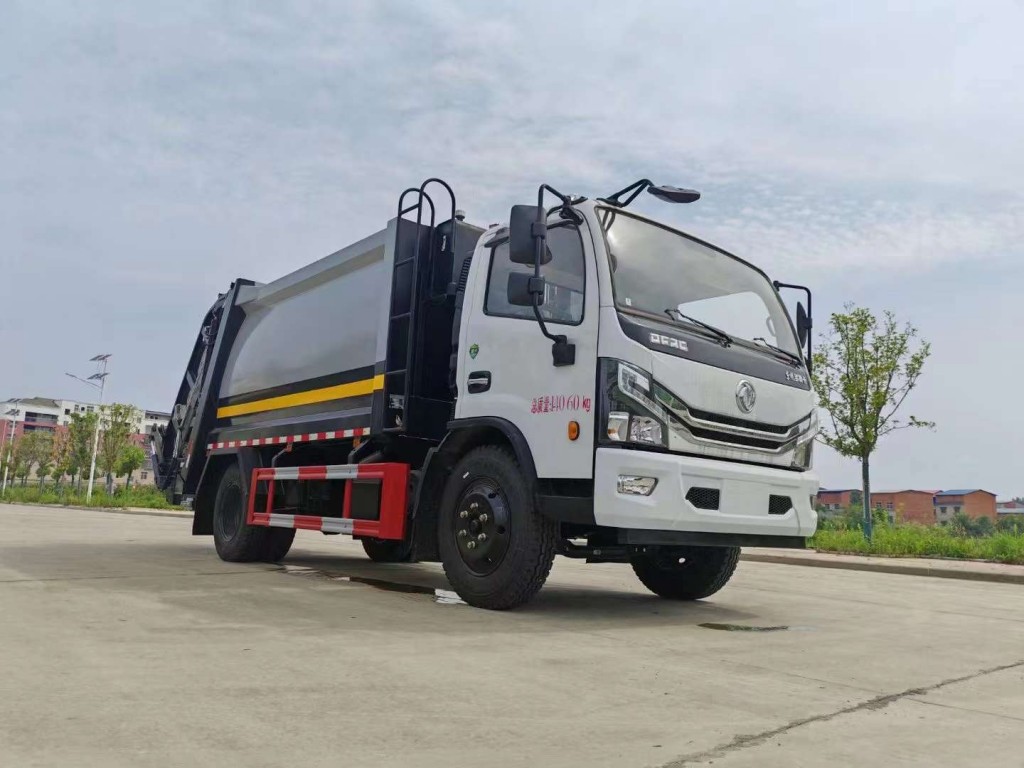 东风多利卡10方压缩式垃圾车