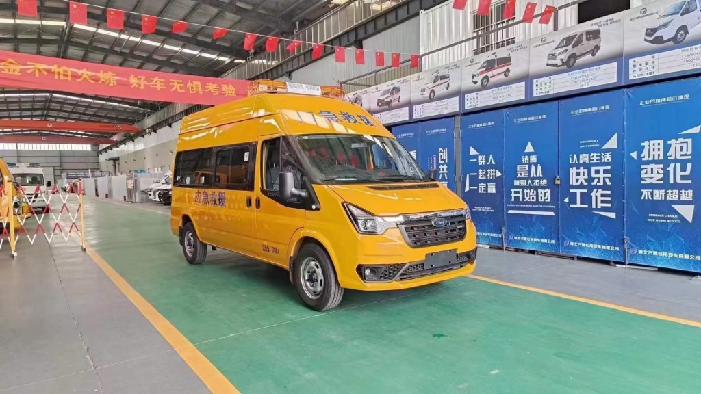 福特V348化工气防车