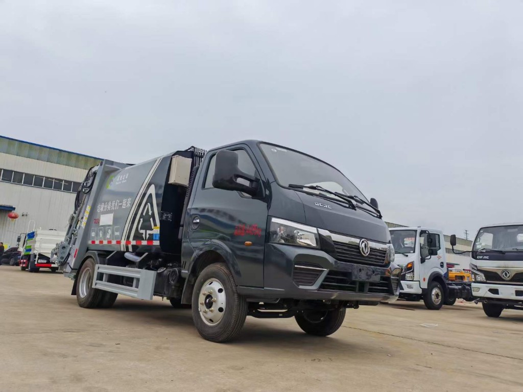 东风途逸蓝牌4方压缩式垃圾车
