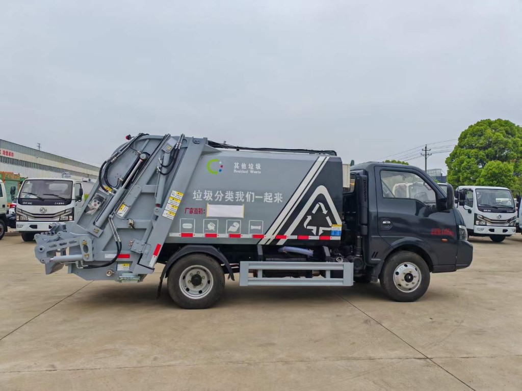 东风途逸蓝牌4方压缩式垃圾车