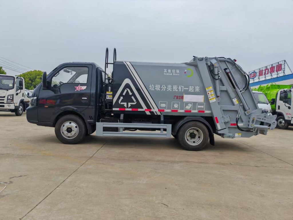 东风途逸蓝牌4方压缩式垃圾车