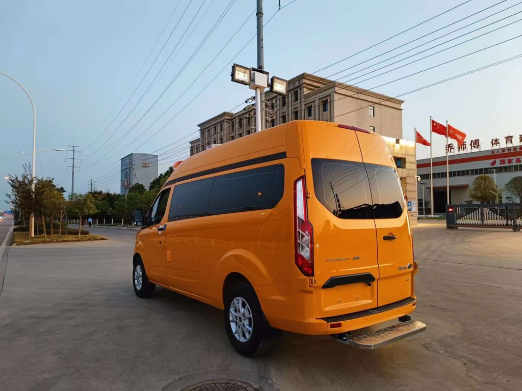 V362福特4-7人座抢修车