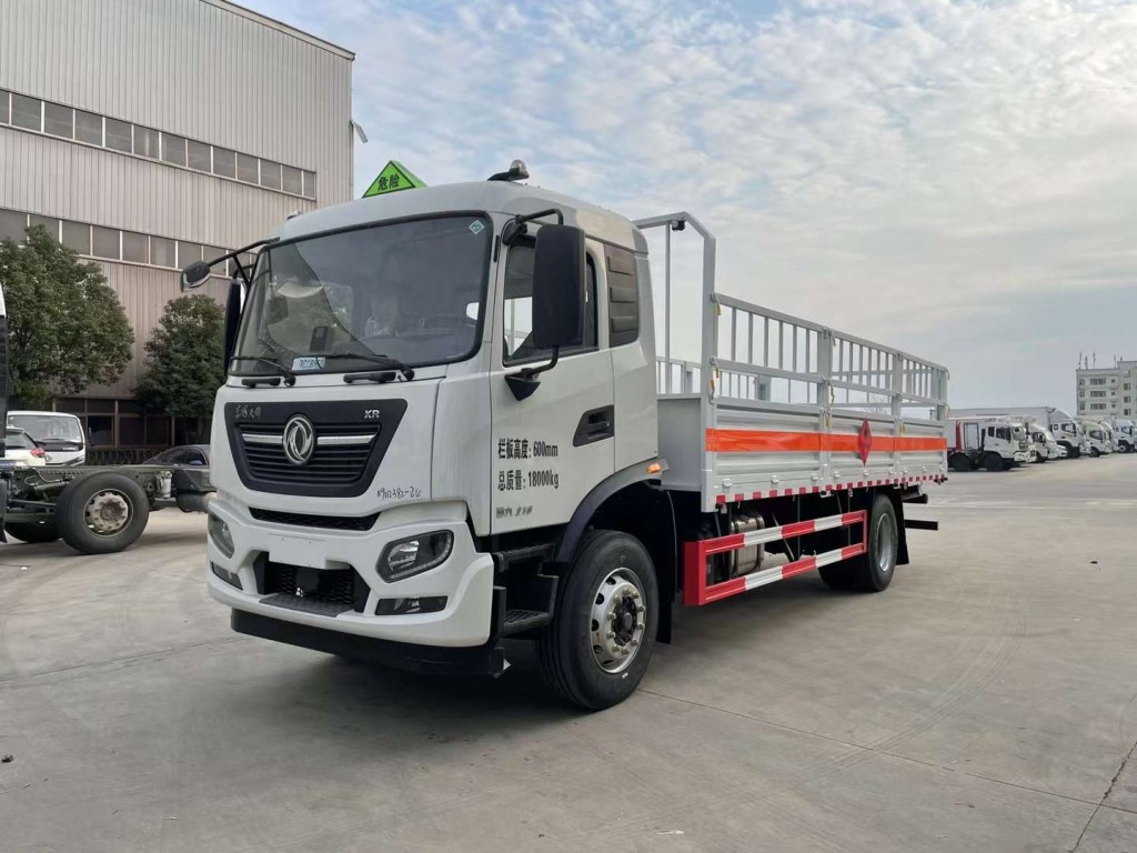 东风天锦6米8气瓶运输车