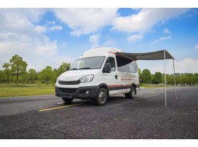 依维柯欧胜高顶疫苗接种医疗车