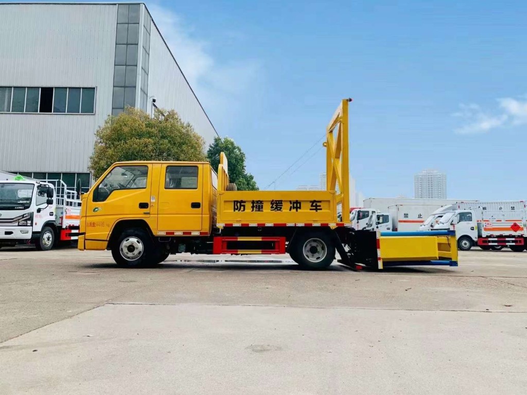 蓝牌顺达双排座70K防撞缓冲车