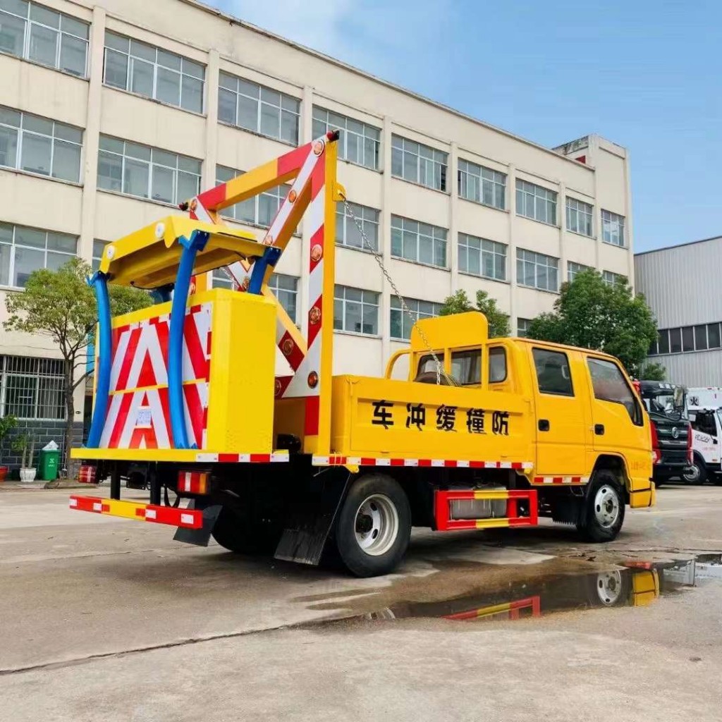 蓝牌顺达双排座70K防撞缓冲车