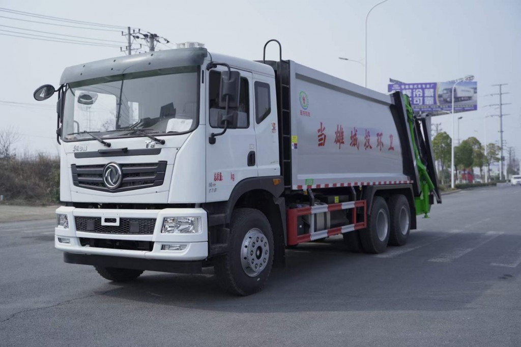 东风华神T5后八轮压缩垃圾车