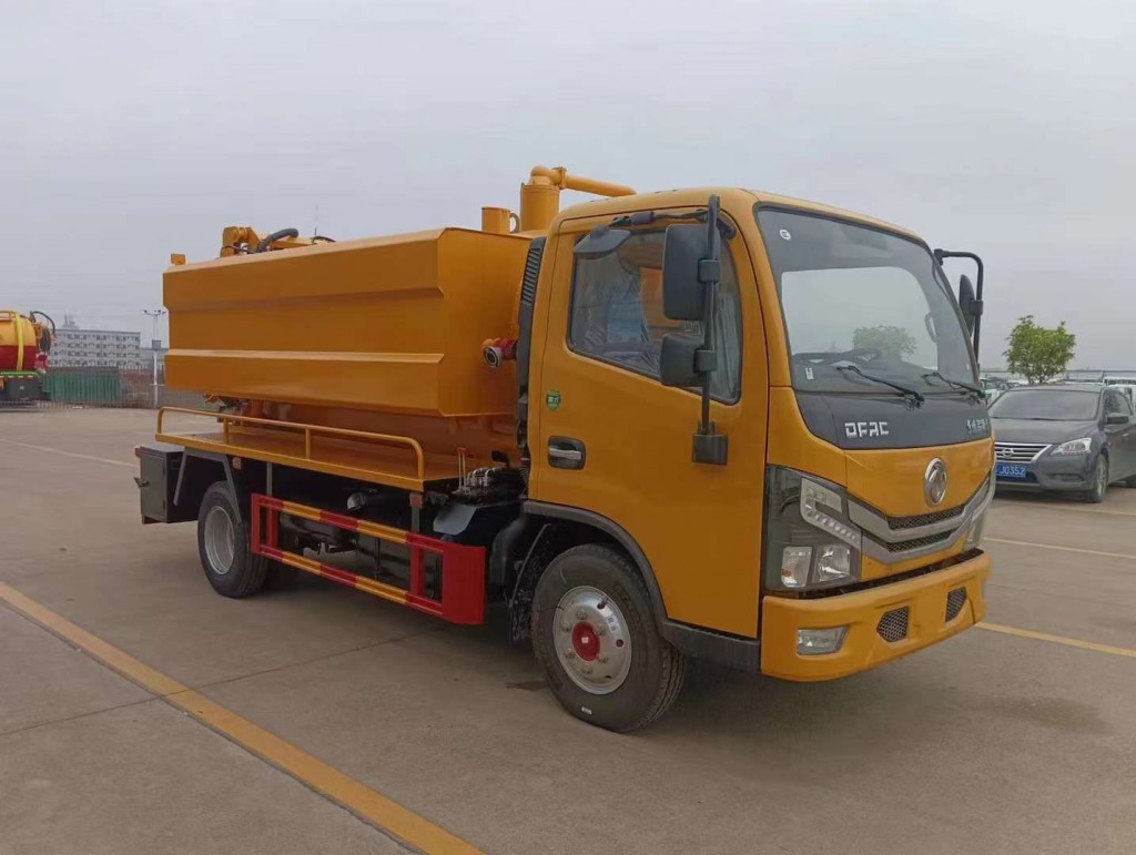 6方清洗吸污车